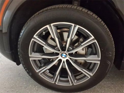 Used 2025 BMW X6 xDrive40i w/ Climate Comfort Package image 9