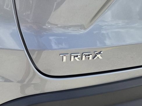 Used 2024 Chevrolet Trax LT FWD image 12
