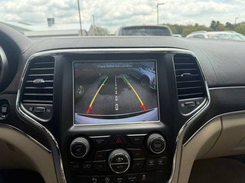 Used 2017 Jeep Grand Cherokee Overland AWD/4WD image 40