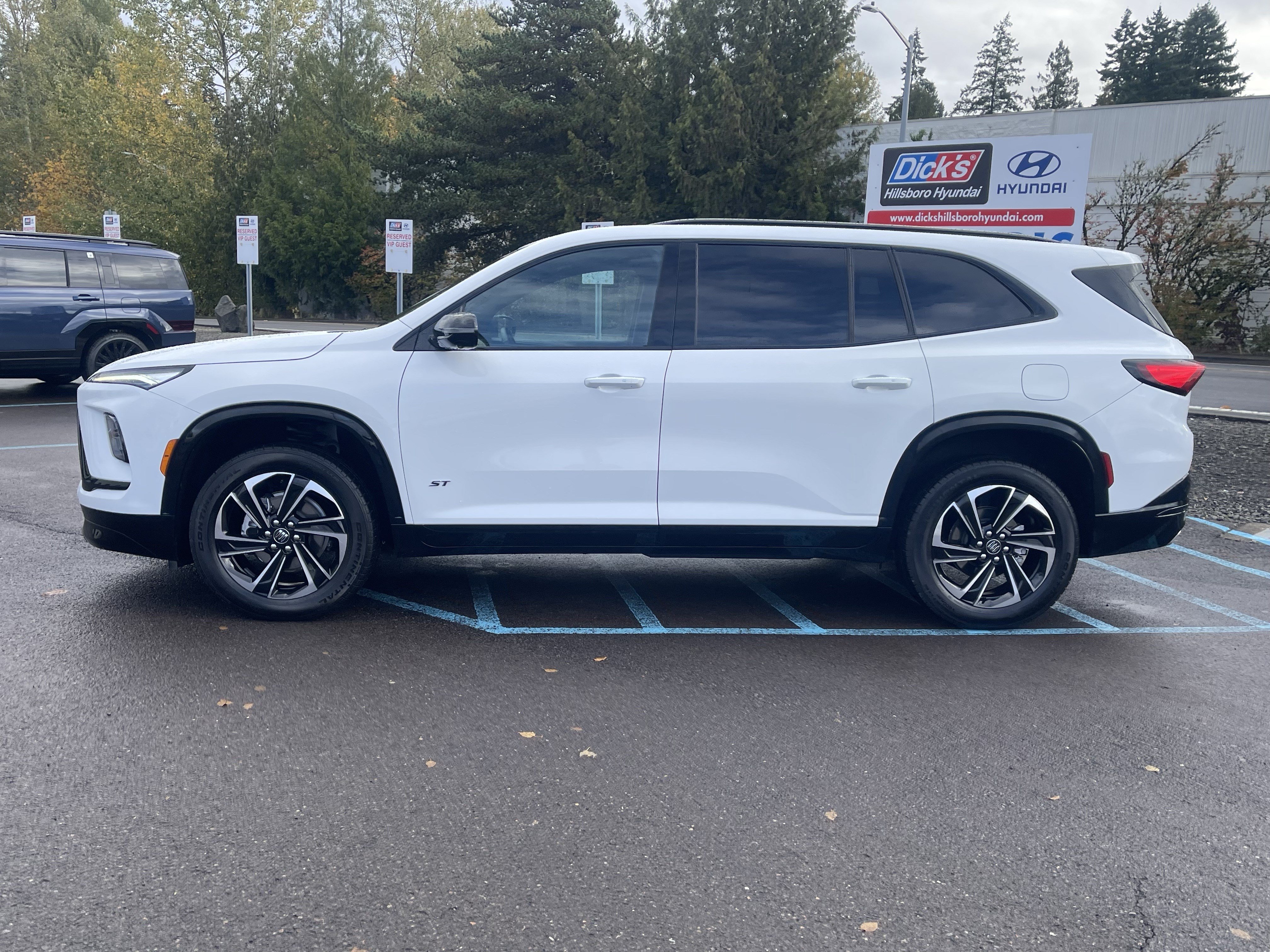 Used 2026 Buick Enclave Sport Touring AWD/4WD image 2