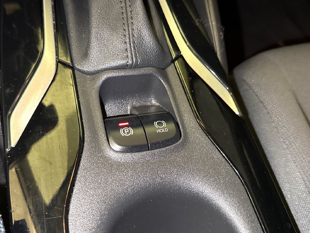 Used 2021 Toyota Corolla LE FWD image 29