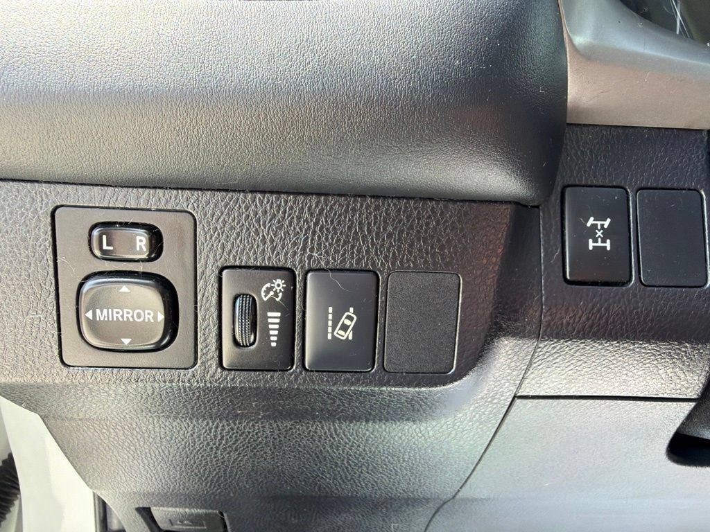 Used 2017 Toyota RAV4 XLE w/ Carpet Mat Package AWD/4WD image 18