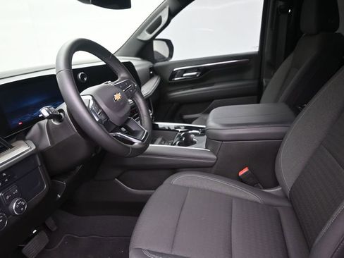 Used 2025 Chevrolet Tahoe LS RWD image 11