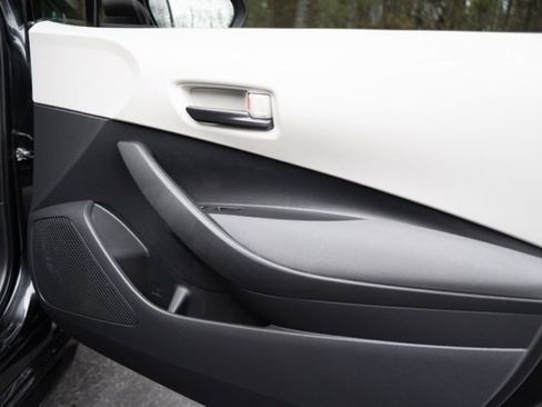 Used 2022 Toyota Corolla LE image 31