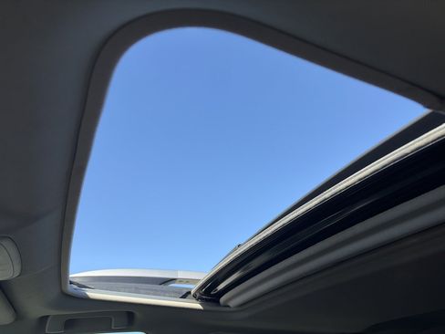 Used 2018 Toyota RAV4 XLE FWD image 39