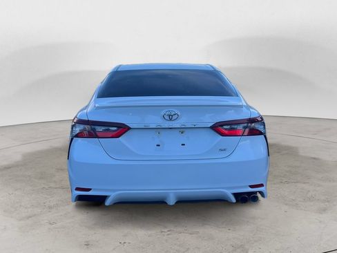 Used 2022 Toyota Camry SE FWD image 3