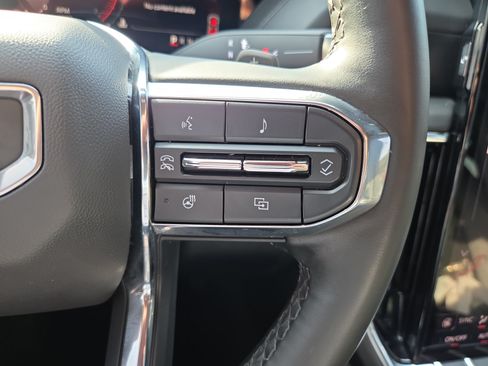 Used 2025 GMC Yukon Denali AWD/4WD image 13
