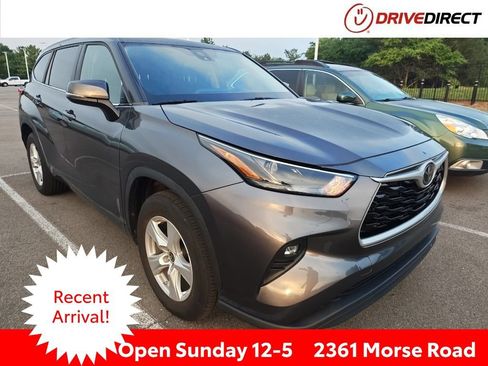 Used 2023 Toyota Highlander LE FWD image 1