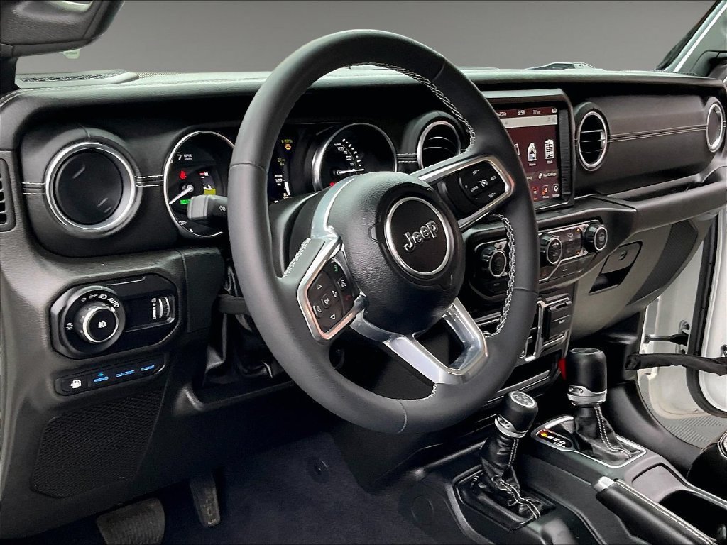 Used 2023 Jeep Wrangler Unlimited Sahara w/ Cold Weather Group AWD/4WD image 8