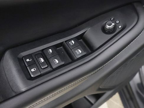 Used 2023 Jeep Grand Cherokee Limited AWD/4WD image 39