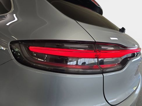 Used 2021 Porsche Macan S AWD/4WD image 33