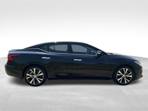 Used 2016 Nissan Maxima Platinum w/ Interior Lighting Package FWD image 2