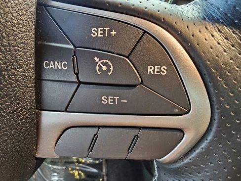 Used 2016 Dodge Challenger SRT Hellcat RWD image 13