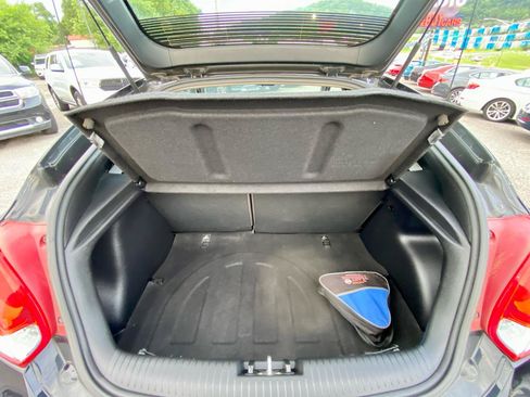 Used 2016 Hyundai Veloster FWD image 15