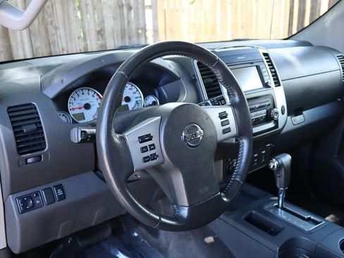Used 2013 Nissan Xterra PRO-4X w/ Pro-4x Leather Pkg AWD/4WD image 15