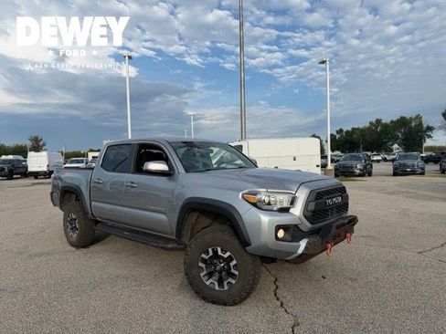 Used 2017 Toyota Tacoma TRD Off-Road w/ Tow Package (A/T) AWD/4WD image 1