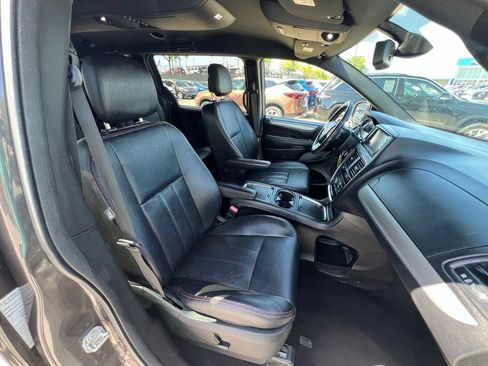 Used 2019 Dodge Grand Caravan GT FWD image 28