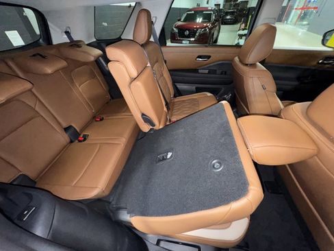 New 2026 Nissan Pathfinder Platinum AWD/4WD image 13