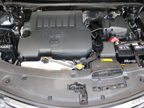 Used 2013 Toyota Avalon XLE FWD image 32