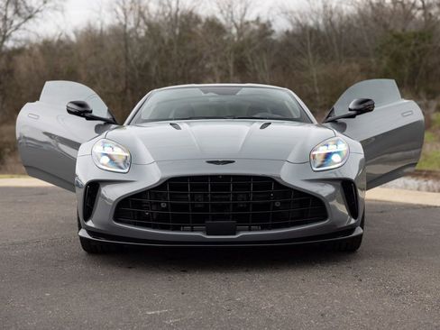 Used 2025 Aston Martin V8 Vantage Coupe image 13
