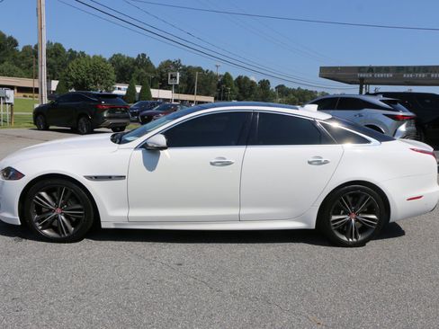 Used 2018 Jaguar XJ Supercharged RWD image 2
