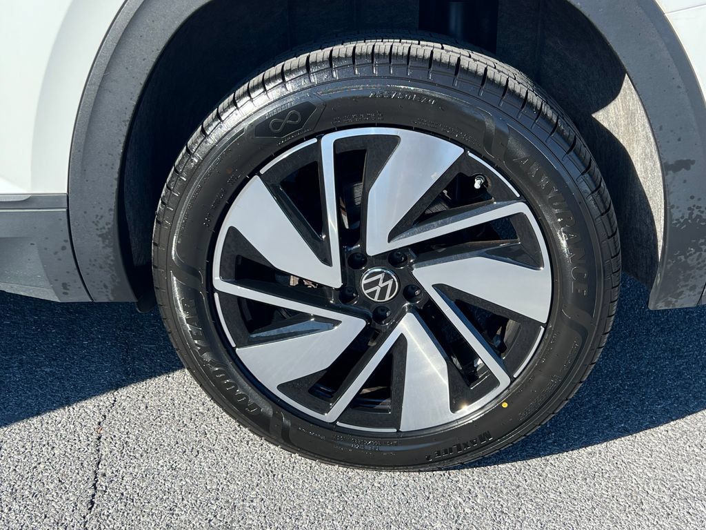 Used 2024 Volkswagen Atlas SE AWD/4WD image 16