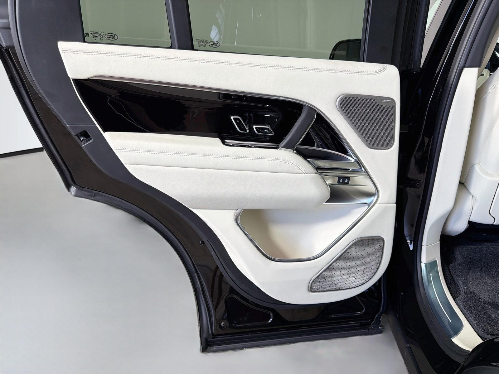 New 2026 Land Rover Range Rover Autobiography AWD/4WD image 26