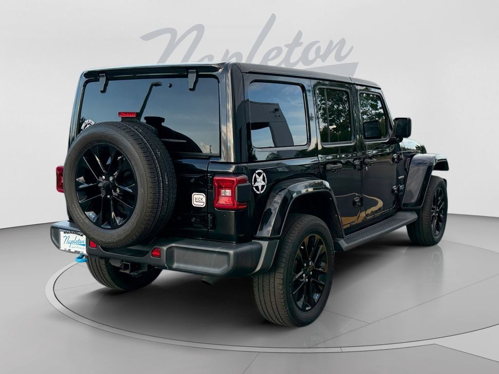 Used 2022 Jeep Wrangler Unlimited Sahara w/ Cold Weather Group AWD/4WD image 6