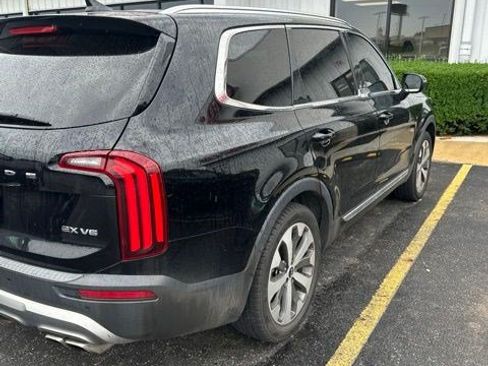 Used 2020 Kia Telluride EX w/ EX Premium Package FWD image 3