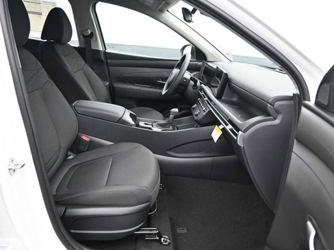 New 2026 Hyundai Tucson SE image 11