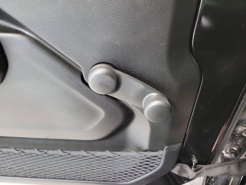 Used 2019 Jeep Wrangler Sport image 33