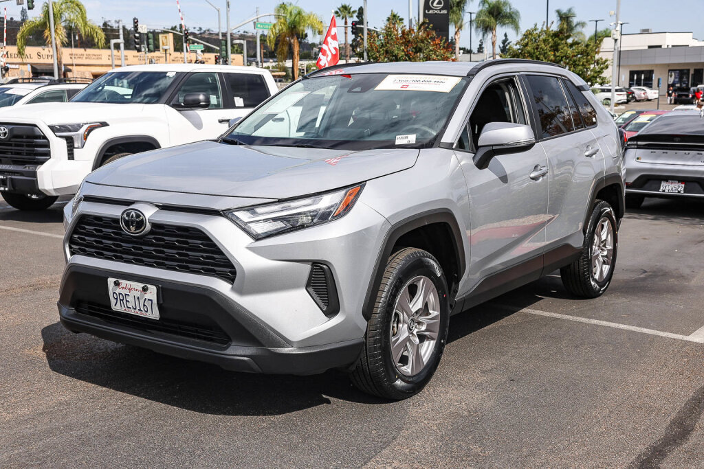Certified 2025 Toyota RAV4 XLE FWD image 3