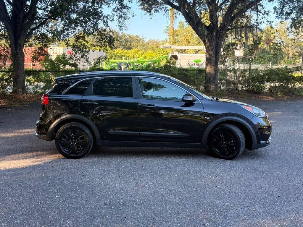Used 2018 Kia Niro EX FWD image 4