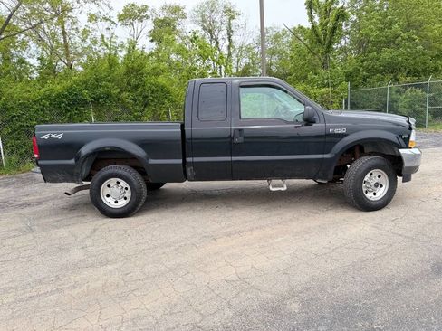Used 2004 Ford F250 XLT AWD/4WD image 2