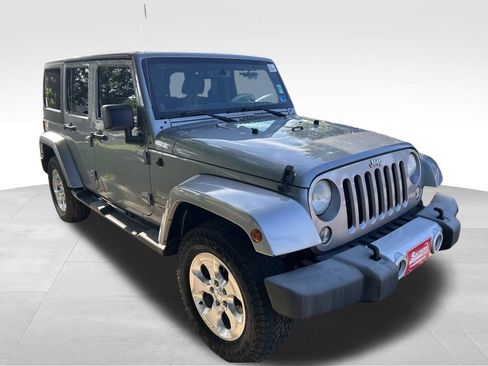Used 2014 Jeep Wrangler Unlimited Sahara w/ Connectivity Group AWD/4WD image 3