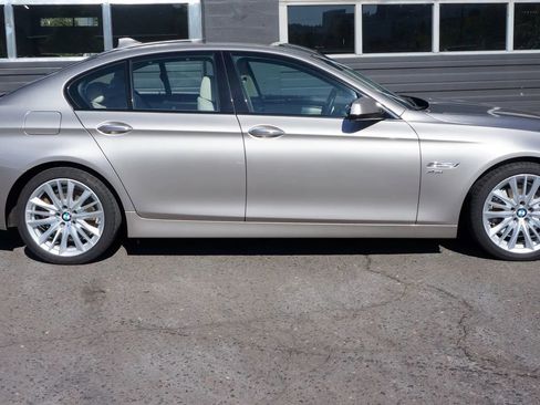 Used 2011 BMW 550i xDrive Sedan AWD/4WD image 7