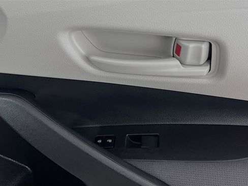 Used 2025 Toyota Corolla LE FWD image 31