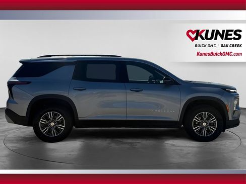 Used 2024 Chevrolet Traverse LT FWD image 10
