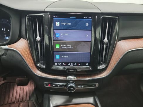 Used 2023 Volvo XC60 B5 Plus image 21