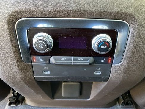 Used 2022 GMC Yukon XL SLT w/ SLT Premium Package image 36