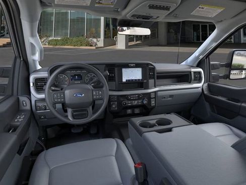 New 2026 Ford F350 4x4 Crew Cab DRW Super Duty image 9