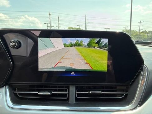 Used 2025 Chevrolet Trax LT FWD image 18