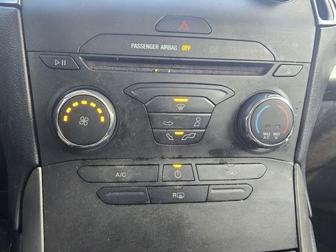 Used 2017 Ford Edge SE image 17