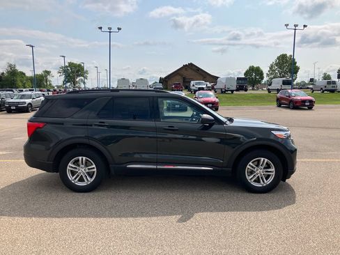 Used 2023 Ford Explorer XLT w/ Equipment Group 202A AWD/4WD image 5