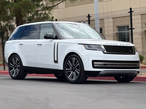 Used 2023 Land Rover Range Rover SE AWD/4WD image 8