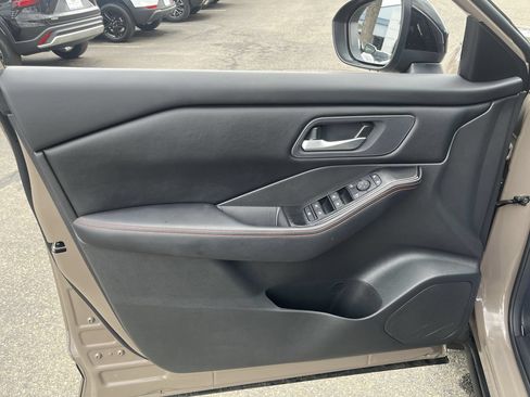 Used 2025 Nissan Rogue SV AWD/4WD image 20
