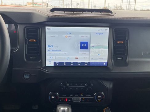 Used 2024 Ford Bronco Badlands image 23