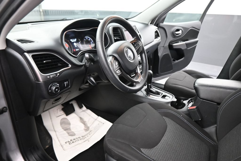 Used 2019 Jeep Cherokee Latitude w/ Popular Appearance Group AWD/4WD image 37
