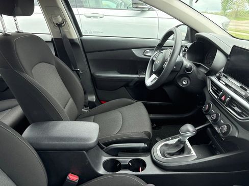 Certified 2022 Kia Forte LXS w/ LXS Technology Package FWD image 25