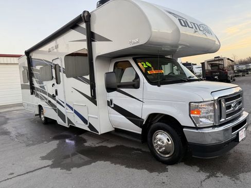 Used 2024 Ford E-450 and Econoline 450 Super Duty w/ Motorhome Prep Package image 34